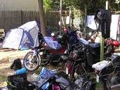 auf dem Campingplatz die Überraschung tatsächlich Mopeds auf der Nachbarschaft
