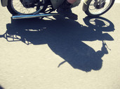 Hier zu sehen: Das Moped das schneller fährt als sein Schatten