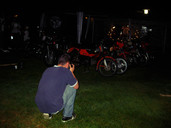 Man kann auch unsere Mopeds fotografieren.